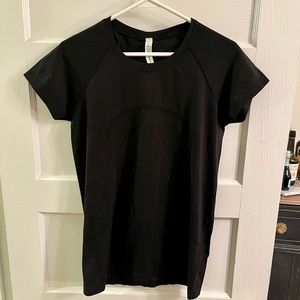 Lululemon Swiftly Tech Short Sleeve Shirt 2.0 - size 10